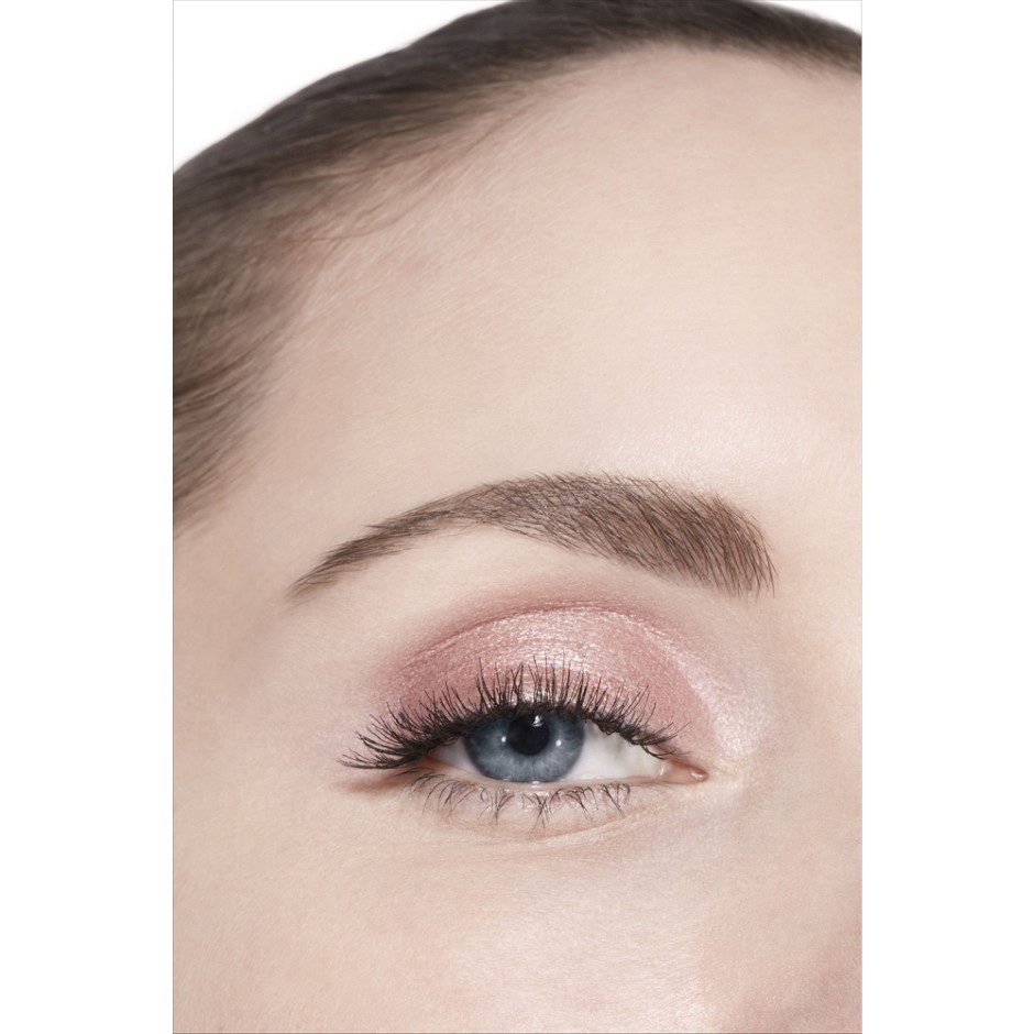 SOMBRA DE OJOS LÍQUIDA DE LARGA DURACIÓN